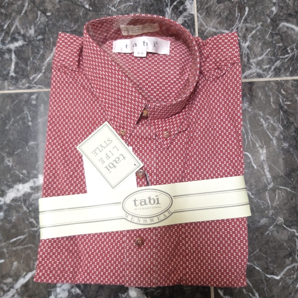 💚 2/$35 NWT Tabi long sleeve dress shirt - red with white pattern